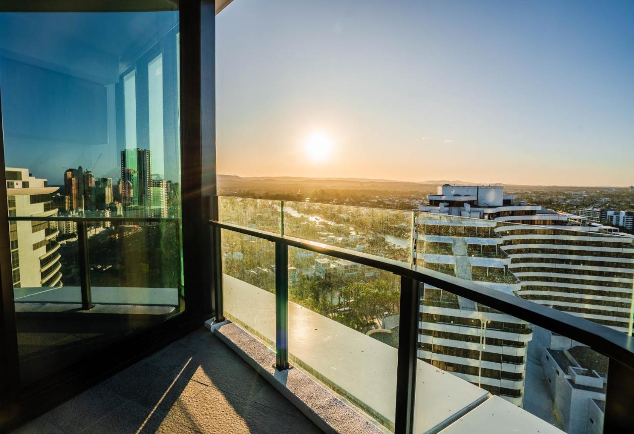 2 Bedroom Luxurious Family Apartment Next To Pacific Fair - Broadbeach Gold Coast Gc22 ภายนอก รูปภาพ