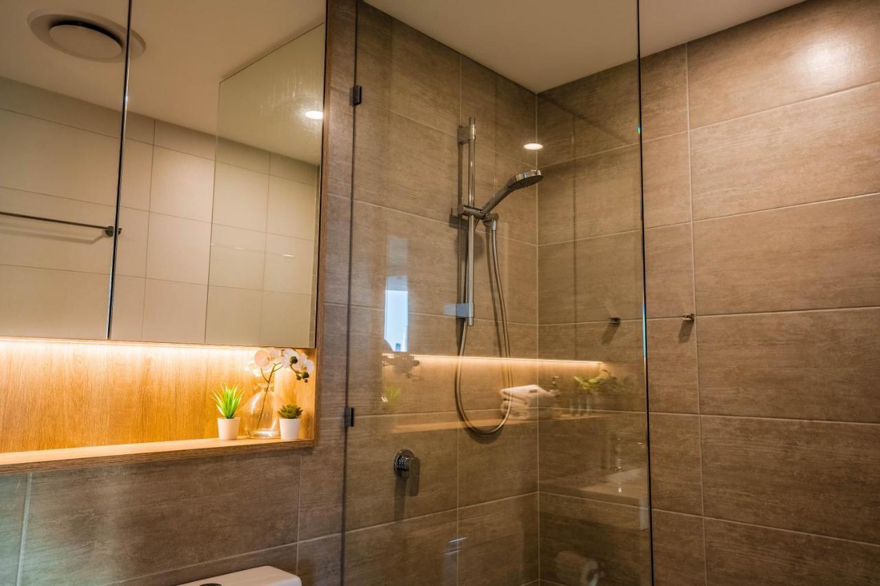 2 Bedroom Luxurious Family Apartment Next To Pacific Fair - Broadbeach Gold Coast Gc22 ภายนอก รูปภาพ