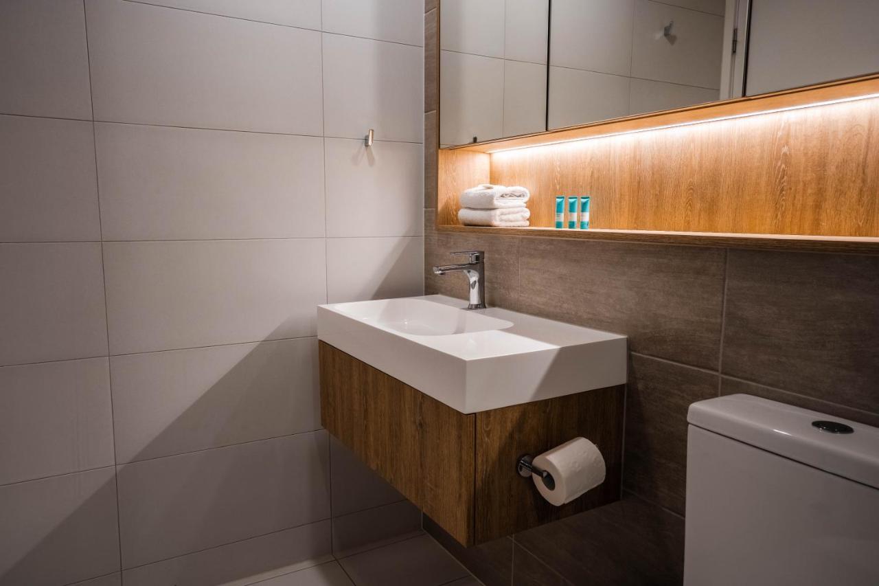 2 Bedroom Luxurious Family Apartment Next To Pacific Fair - Broadbeach Gold Coast Gc22 ภายนอก รูปภาพ